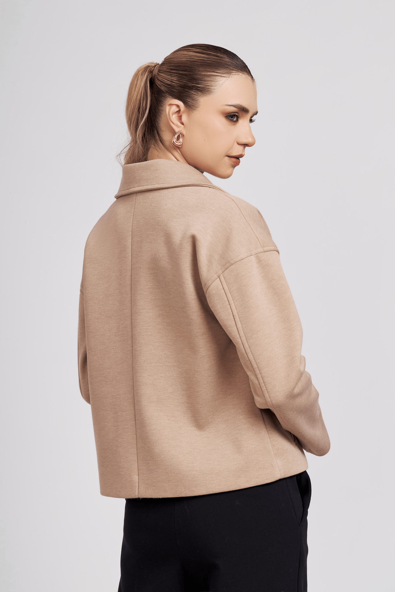 Prenda oversize Cassia de paño liviano – Estilo minimalista Bembella