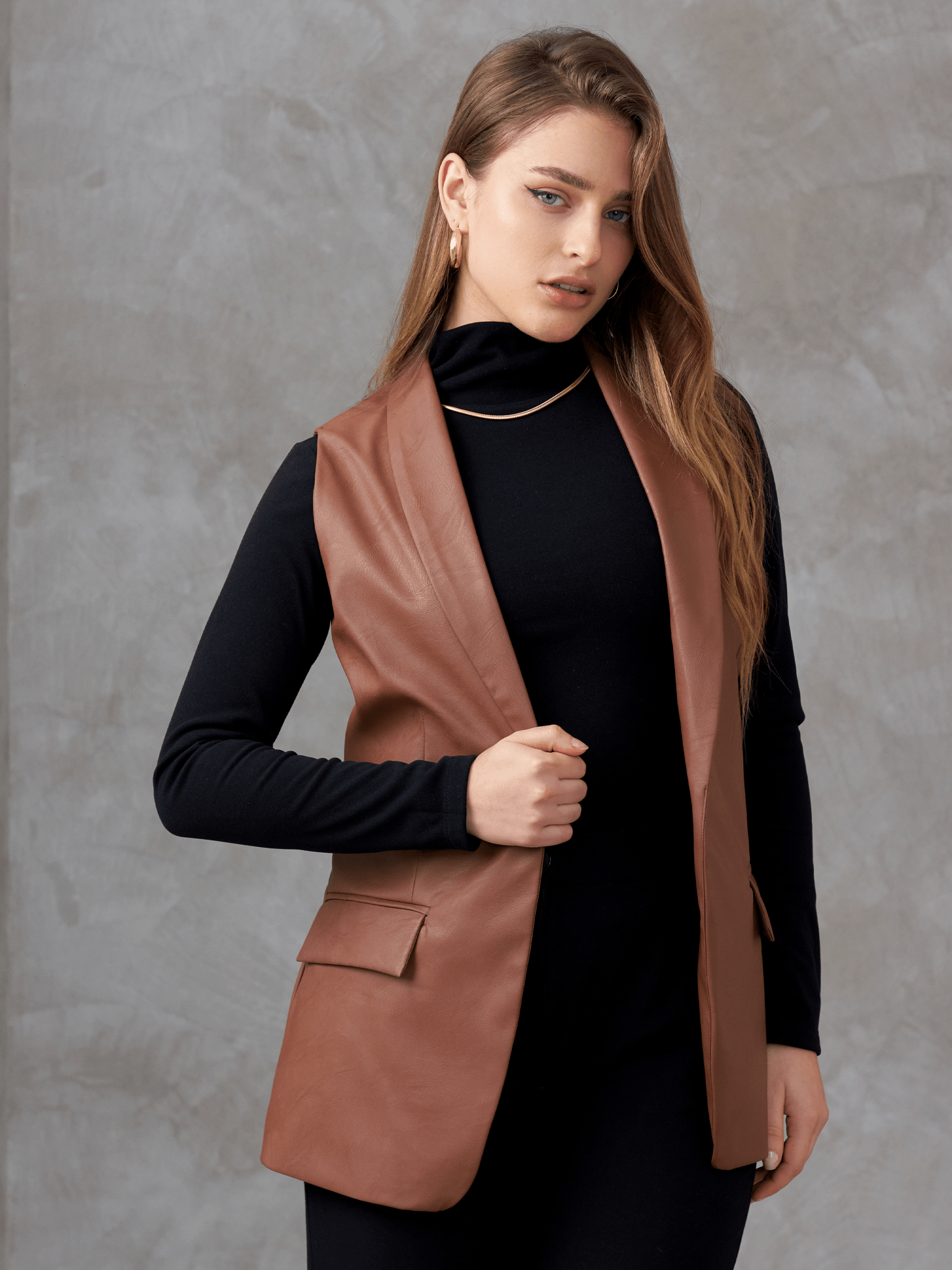 Chaleco cuerina formal Agatha para mujer