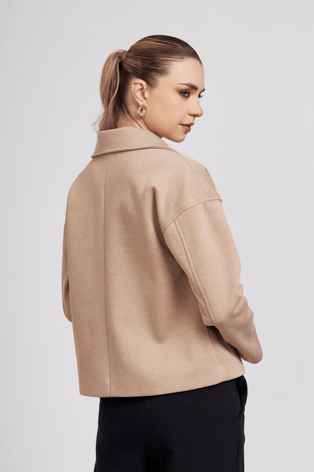 Prenda oversize Cassia de paño liviano – Estilo minimalista Bembella
