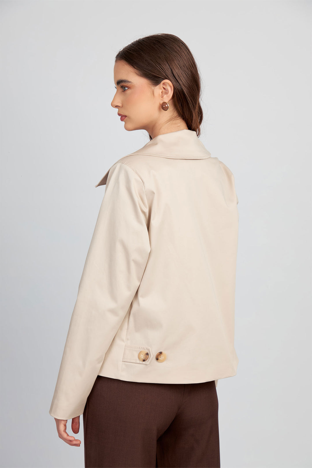 CHAQUETA MARGOT TIPO GABARDINA ESTRUCTURADA - Bembella Perú