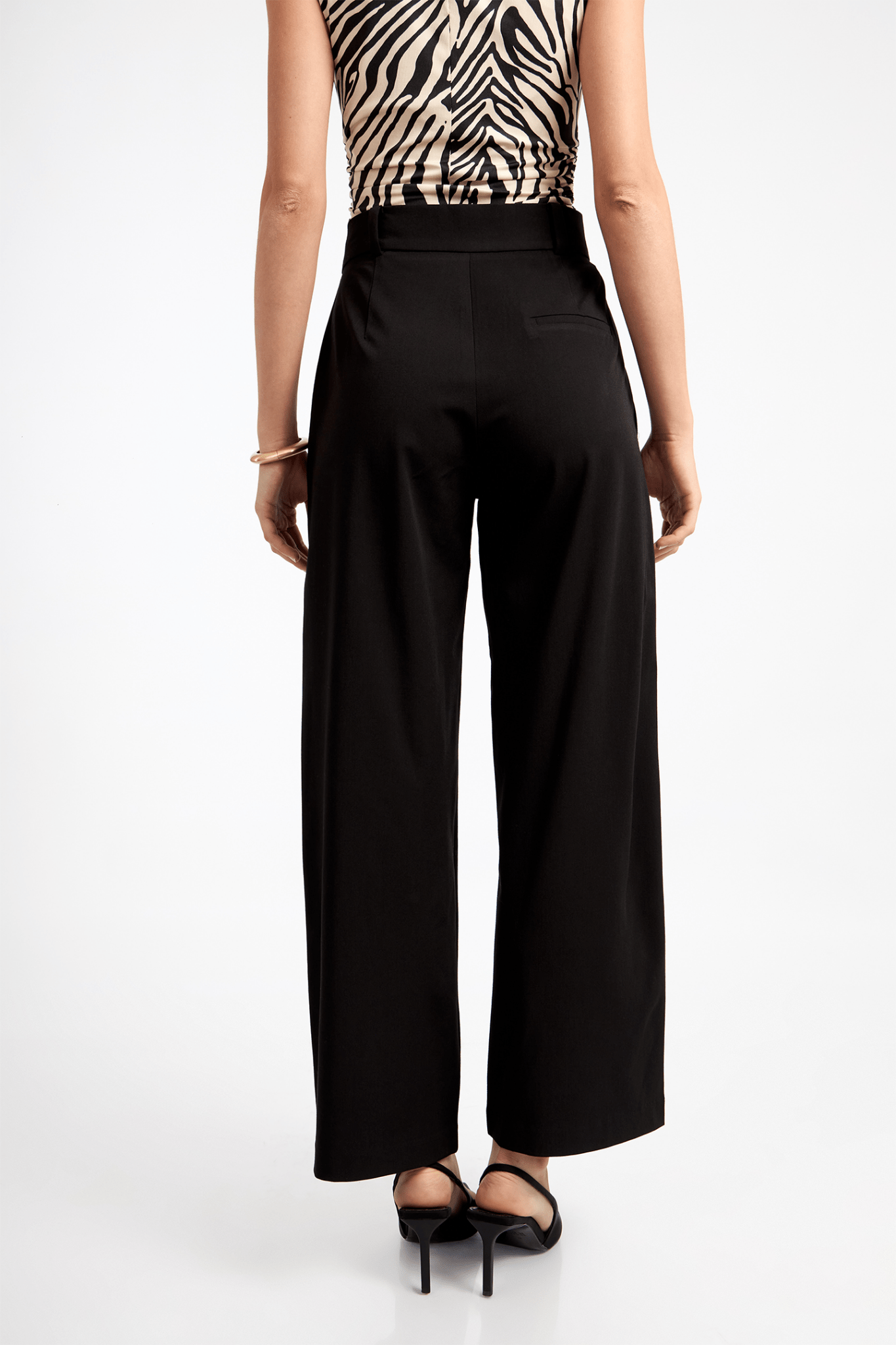 PRE VENTA - PANTALÓN MELANIA SASTRE CINTURA BOTA SEMI ANCHA